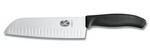 Victorinox Santokumesser, 17 cm langer Klinge, Kullenschliff, schwarzer Fibrox-Griff Victorinox Santokumesser, 17 cm langer Klinge, Kullenschliff, schwarzer Fibrox-Griff