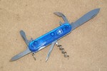 Wenger Basic in transparent blau mit 10 Funktionen (Wenger Schweizer Messer)