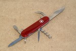 Wenger Basic in transparent rot mit 10 Funktionen (Wenger Schweizer Messer)