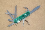 Wenger Basic in transparent gr�n mit 12 Funktionen (Wenger Schweizer Messer)