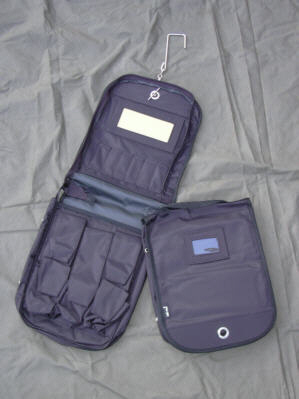 MI159732.jpg Waschzeugtasche mit Spiegel schwarz