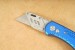 Herbertz Cuttermesser mit handels�bliche Cutterklinge und blauen Aluminiumgriffschalen