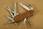 2.3911.63-victorinox-evowood-17-nussholz-schweizer-taschenmesser-01-smal.jpg