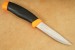 Morakniv Companion F Serrated mit Sgezahnung neon orange Arbeitsmesser rostfreier Stahl Mora Messer