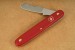 vx3.9040-victorinox-okuliermesser-mit-rindenloeser-in-rot-01-big.jpg