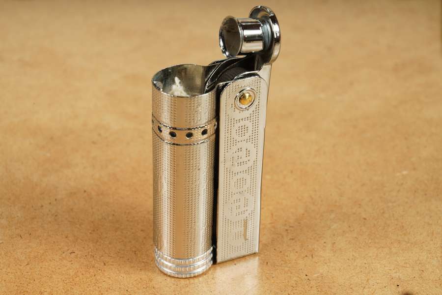 Ab Wieviel Jahren Kann Man Feuerzeuge Kaufen Klassisches Benzin Sturmfeuerzeug