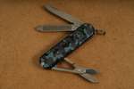 vx0.6223.942-victorinox-offiziersmesser-classic-sd-navy-camouflage-01-smal.jpg