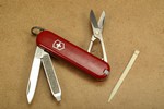 vx0.6225-victorinox-signature-rot-schweizer-taschenmesser-01-smal.jpg