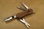 vx0.6461.63-nailclip-wood-580-nussholz-schweizer-taschenmesser-01-smal.jpg