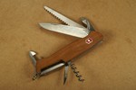 vx0.9561.63-victorinox-ranger-wood-55-nussholz-schweizer-taschenmesser-01-smal.jpg