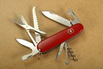 vx1.3713_victorinox_schweizer_offiziersmesser_huntsman_01-smal.jpg