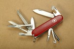 vx1.4713-victorinox-schweizer-taschenmesser-fieldmaster-red_01-smal.jpg