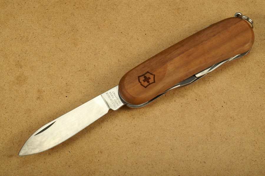 Victorinox Taschenwerkzeug EvoWood 10 Nussholz Schweizer