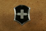 vx4.1888.3-pin-in-schwarz-mit-victorinox-emblem-01-smal.jpg